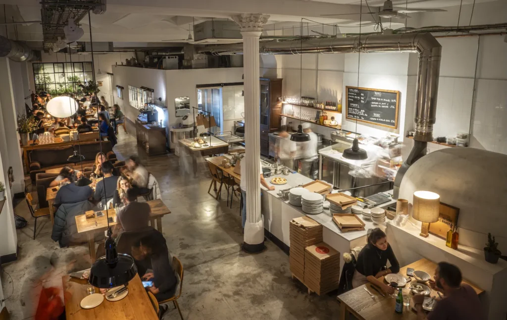 Jorge Sastre & Rafa Panatieri_ pizzeria_© Mikel Ponce