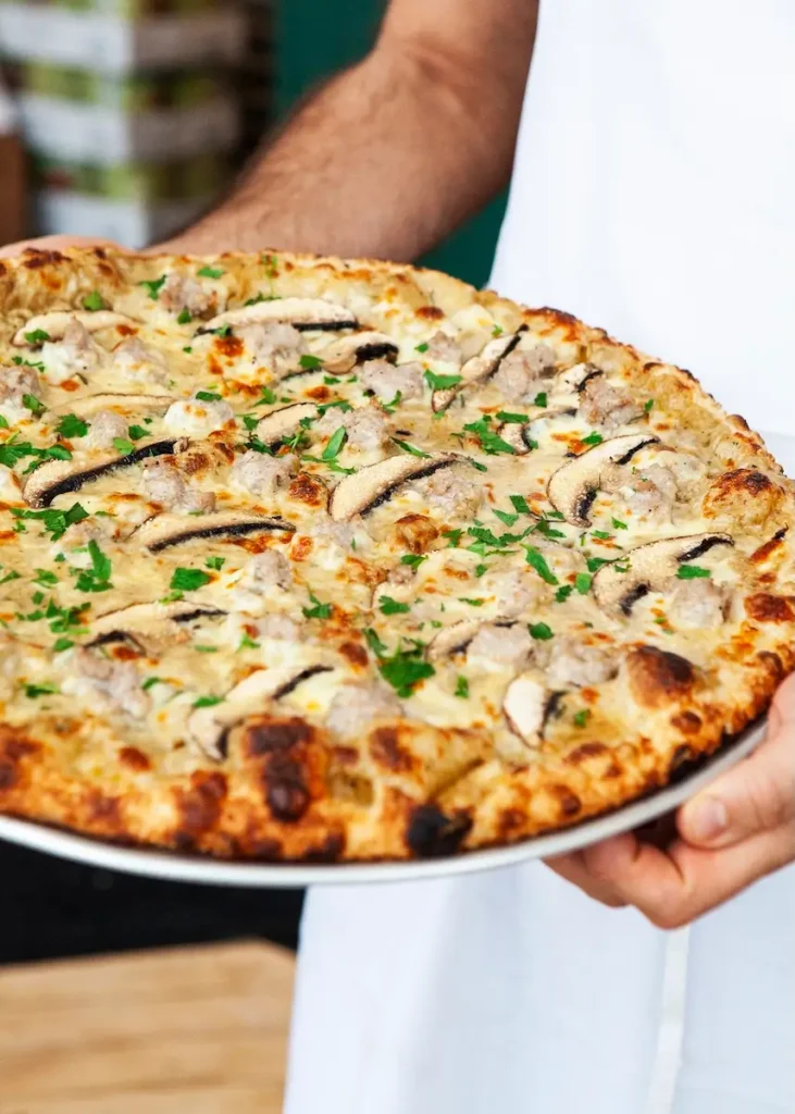 Ryan Baddeley_Pizza 2_© Daniel Neuhaus & Aaron Wynia